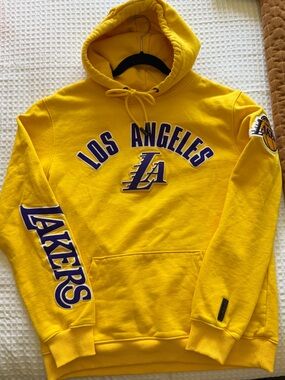 LA LAKERS: Yellow Pullover Hoodie